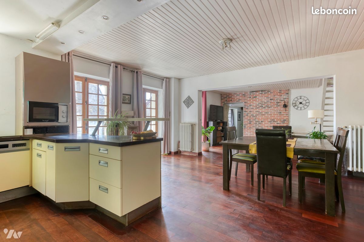 Maison 8 pièces 216 m² · à Juziers · 216 m² · 275 000 €