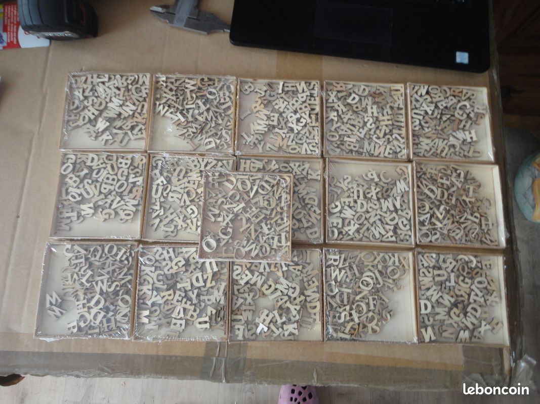 LOT de 2756 lettres alphabets en bois NEUVES (image 1)