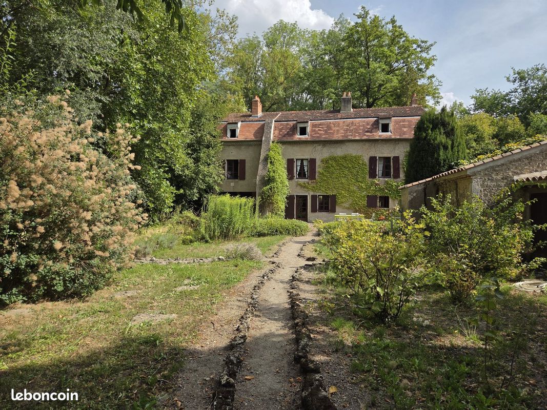 Maison 9 pièces 210 m² · à Monteignet-sur-l'Andelot · 210 m² · 300 000 €