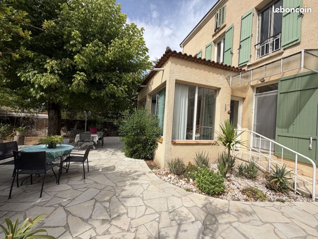 Maison 6 pièces 166 m² · à Saint-Zacharie · 166 m² · 672 000 €