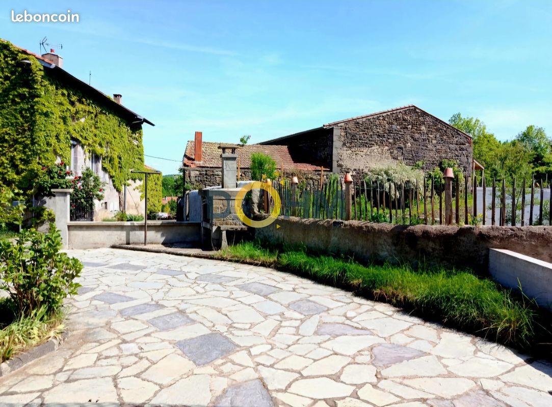 Maison 5 pièces 140 m² · à Sayat · 140 m² · 182 000 €