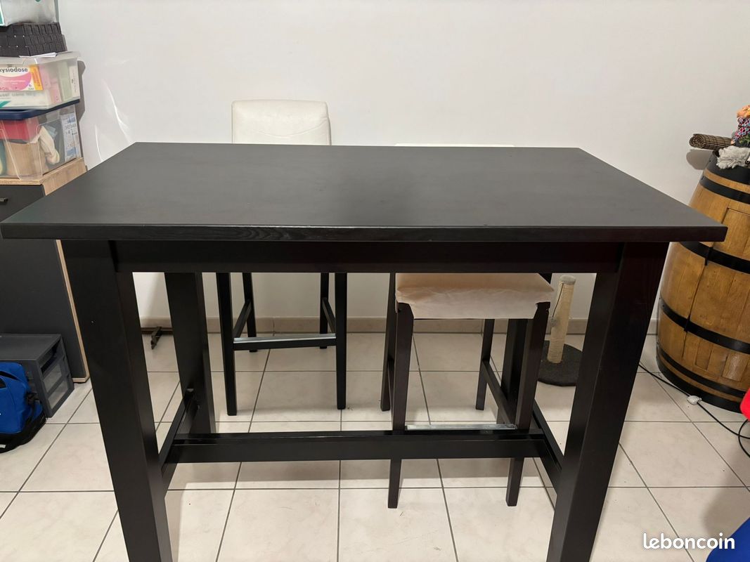 Table haute IKEA + 4 chaises avec housses (image 1)