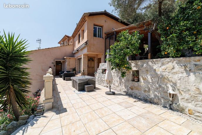 Maison 8 pièces 292 m² — 1