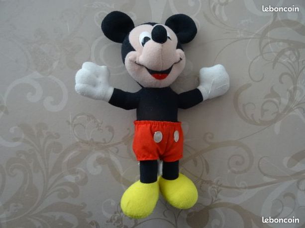 Doudou Peluche Mickey Disney Store 32 cm chez vous dès demain