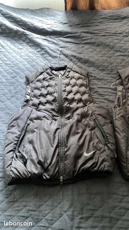 Deux veste nike running taille S et M femme Vêtements