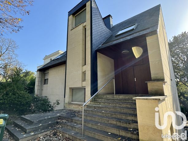 Maison 10 pièces 359 m²