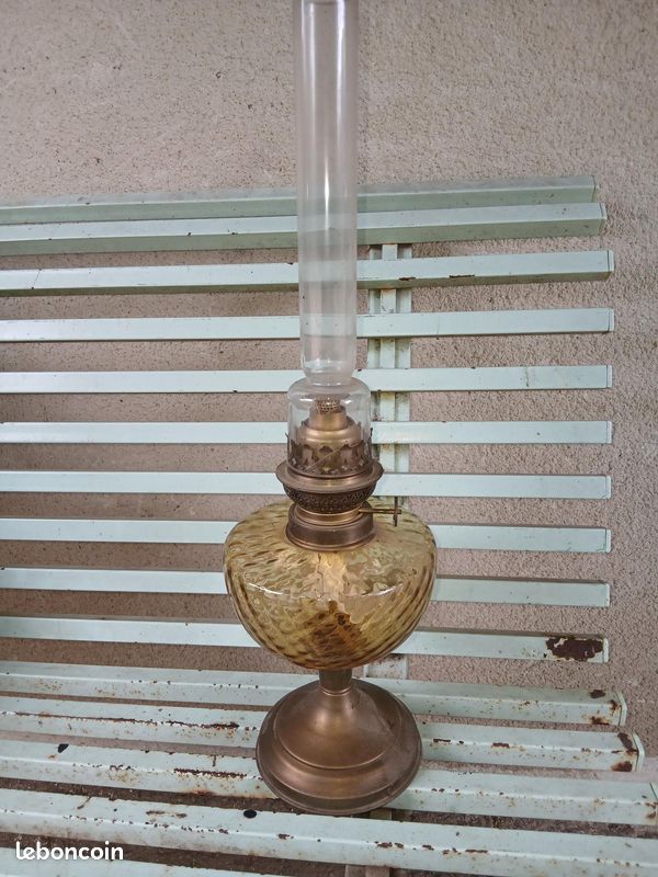 Lampe a petrole ancienne (image 2)