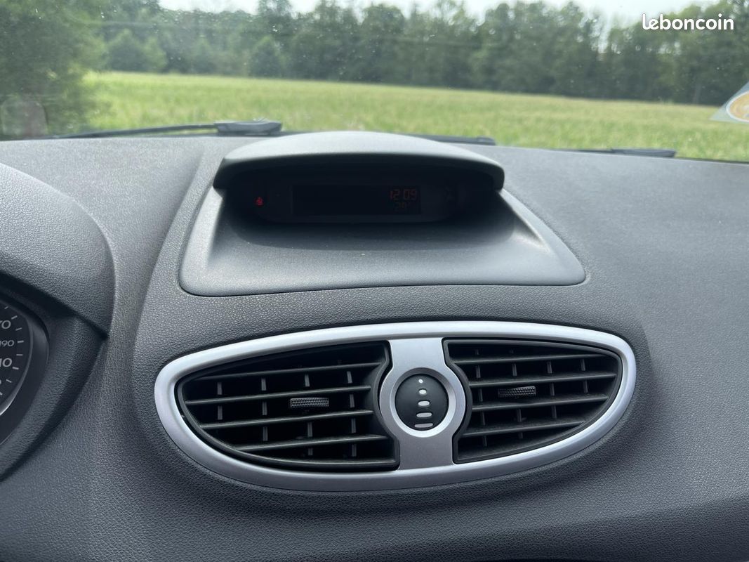 RENAULT CLIO III BERLINE 1.5 dCi 85 CV | PREMIERE MAIN - SORT DE REVISION - KIT DISTRIB FAIT (image 26)