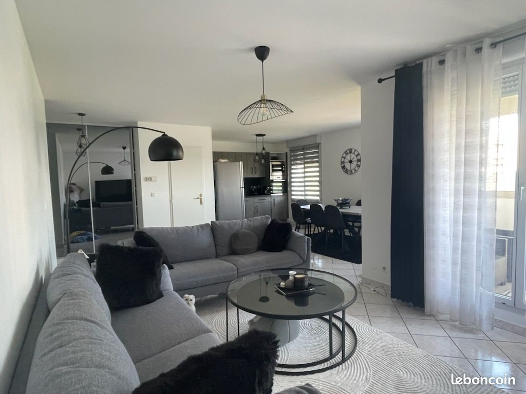 Appartement 3 pièces 80 m² · à Vaulx-en-Velin · 80 m² · 1 000 €/mois