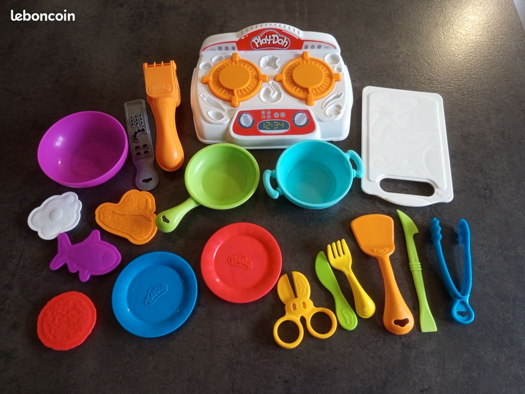 Play-Doh La Cuisinière – Set De Pâte à Modeler Avec Cuisinière électronique – 5 Pots Et Accessoires – Dès 3 Ans