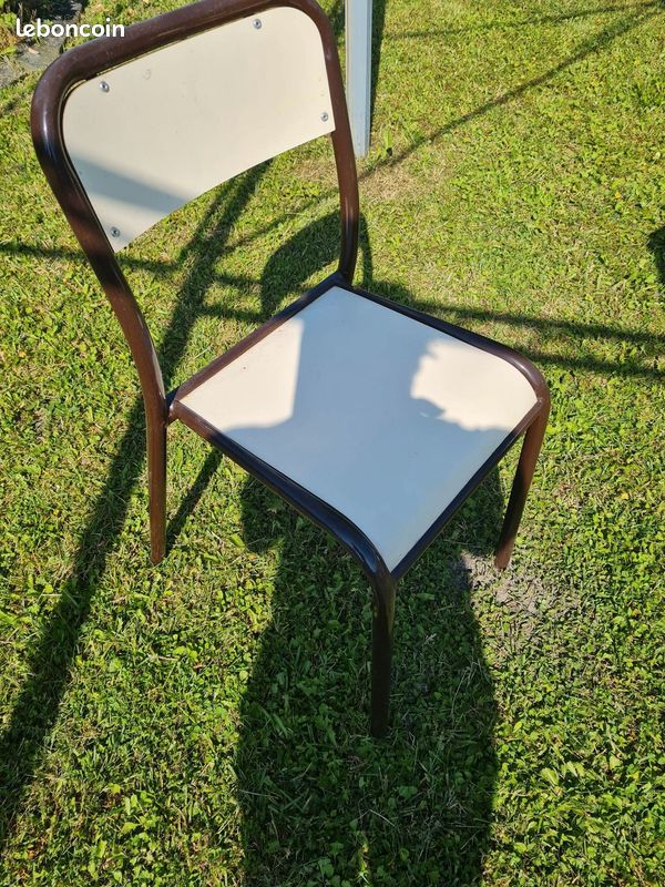 Chaises d'école (image 1)