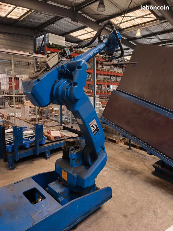 A vendre robot Yaskawa (image 1)