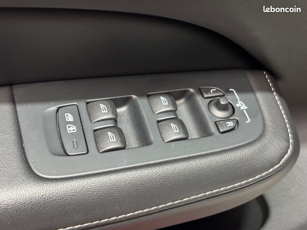 VOLVO V60 T6 AWD Hybride Recharge 253 ch + 145 ch Geartronic 8 Ultimate - SUIVI COMPLET VOLVO / ORIGINE FRANCE (image 21)