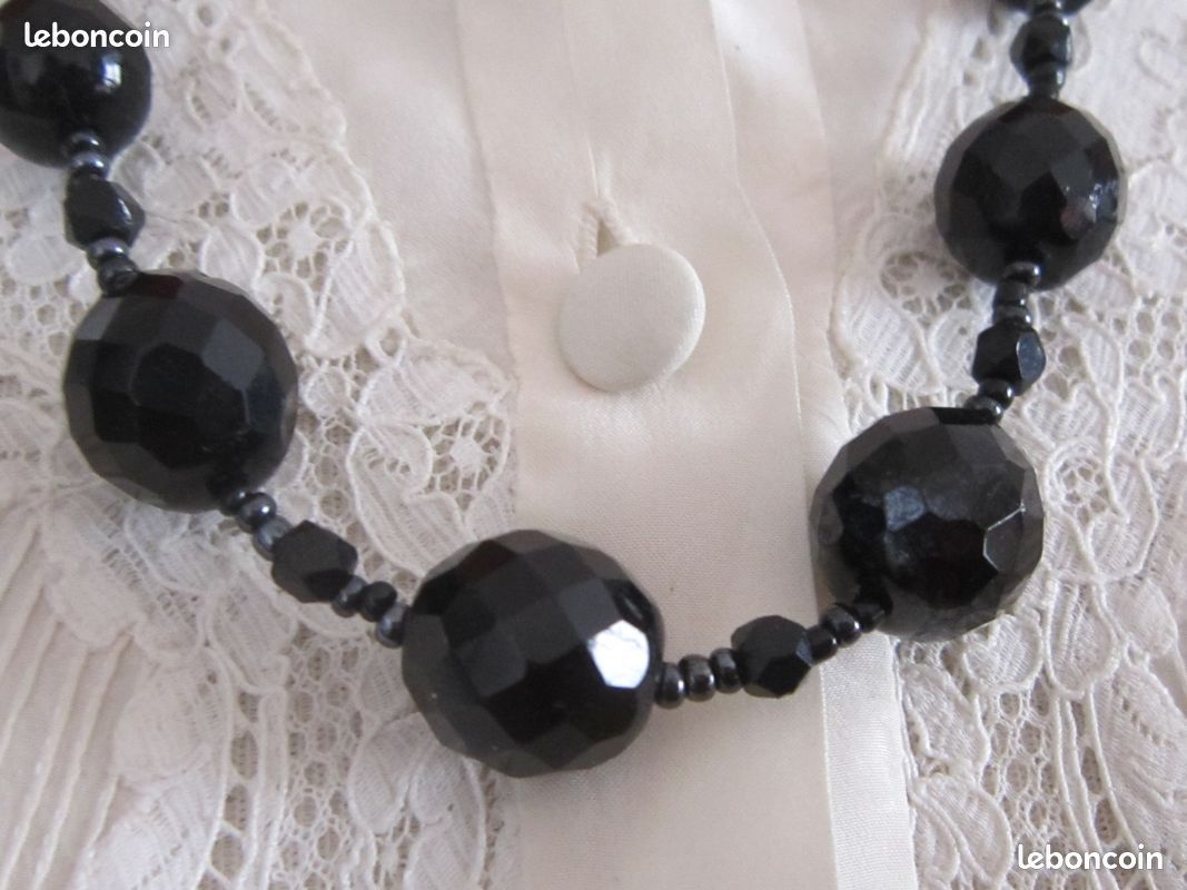 Colliers noirs anciens (image 4)