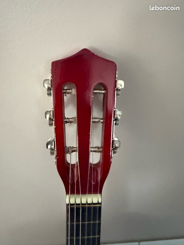Bontempi Guitare Classique 40 Cm – 4 Cordes Nylon Avec Médiator – Instrument Enfant Fabriqué En Italie