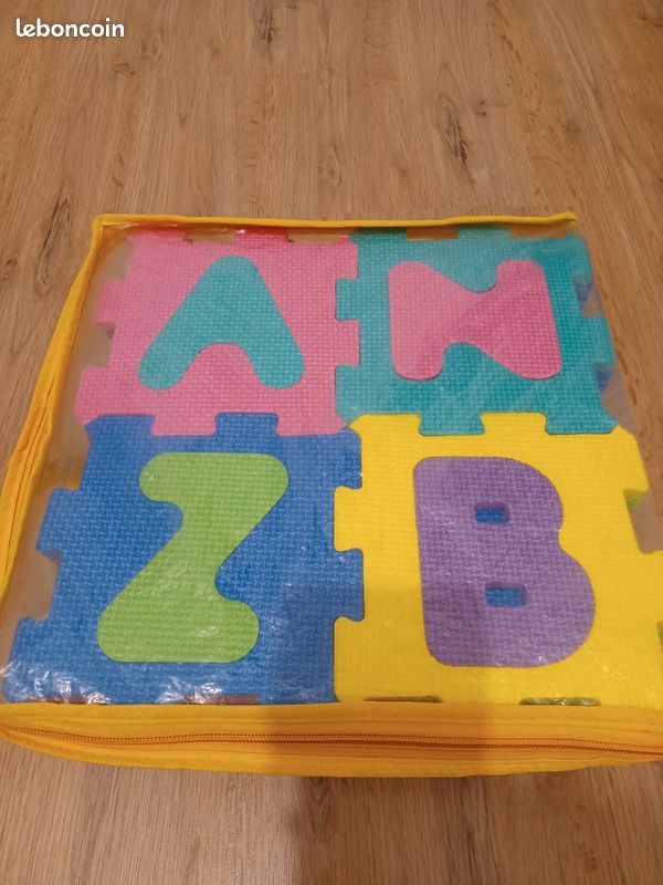 Tapis puzzle coloré (image 1)