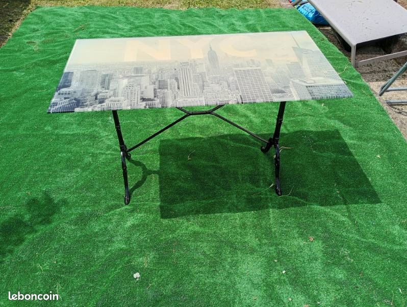 Table en verre (image 1)