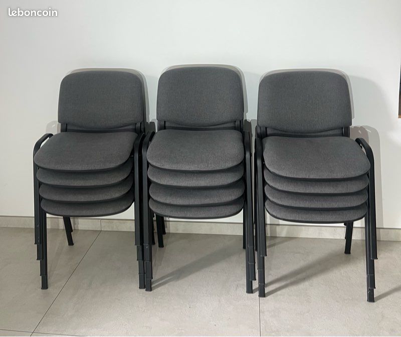 Chaise d’acceuil/réunion grise empilable, pratique (image 1)