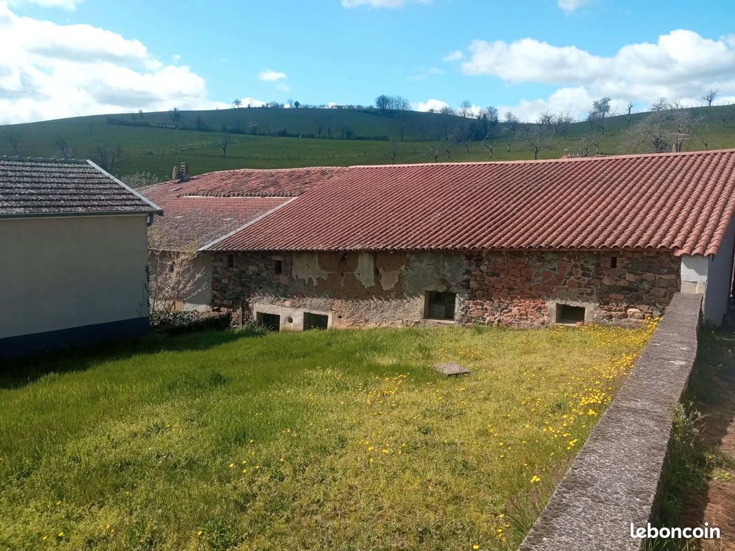 Maison 1 pièce 156 m² · à Bessenay · 156 m² · 80 000 €