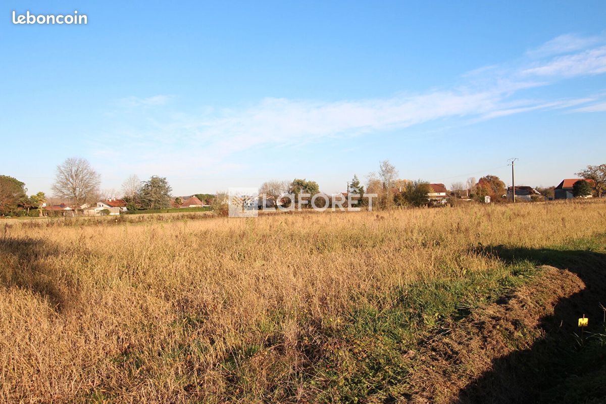 Terrain 2006 m² · à Biron · 2 006 m² · 33 000 €