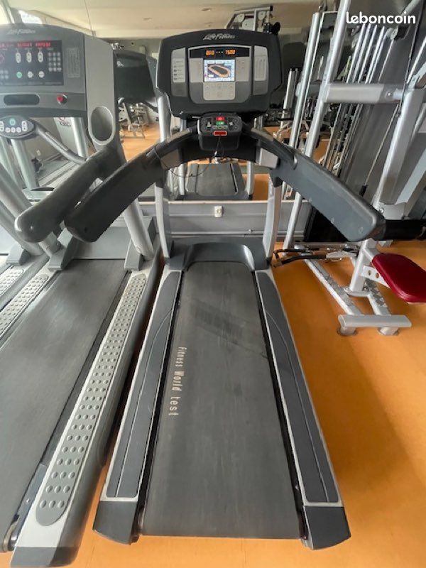 Tapis de course Life Fitness 95Ti - Révisé – Fitness A Rabais