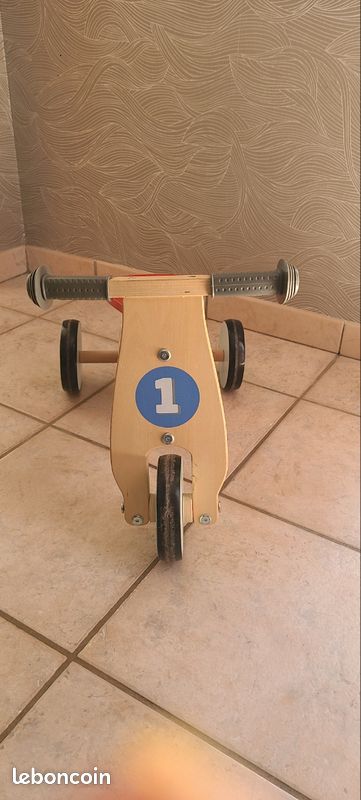Tricycle en bois (image 1)
