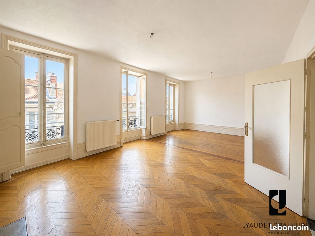 Appartement 5 pièces 155 m² · à Roanne · 155 m² · 160 000 €