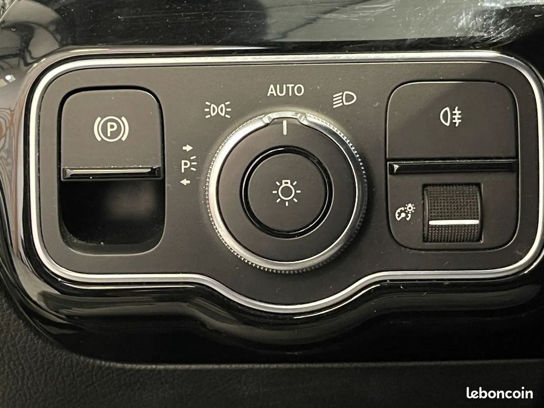 MERCEDES Classe A 180D W177 116ch Business Line - 2020 - Suivi complet - Boîte auto - LED (image 22)