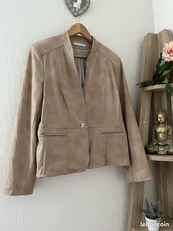 Ensemble tailleur beige matière daim tout doux Armand Thiery T44 (image 7)