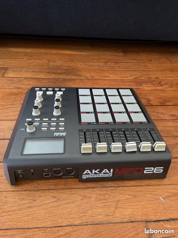 Akai MPD26 (image 2)