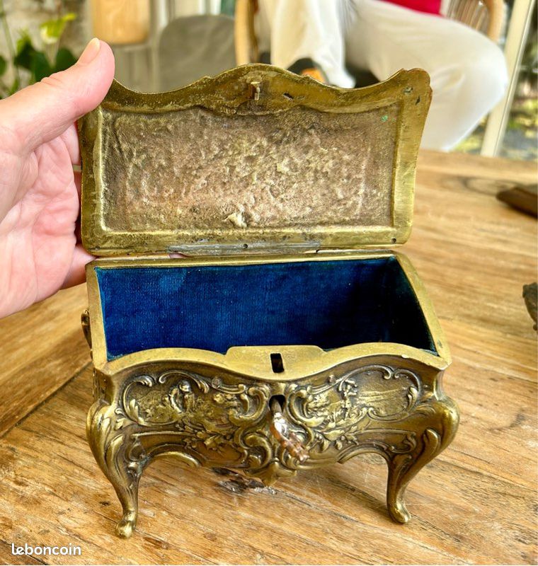 Boîte à bijoux vintage en laiton et résine - Ressourcerie Histoires