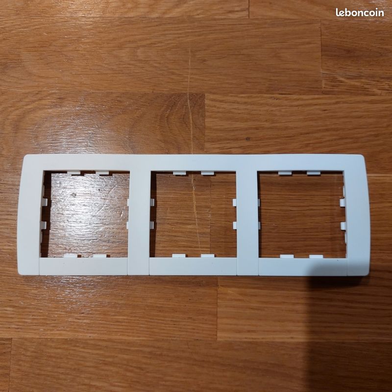 Plaque Triple Horizontale Pour Interrupteurs Hager Kallysta - Blanc Neve - Version Pop Carrée