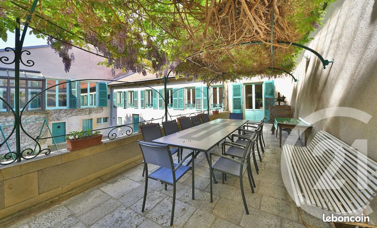 Maison 9 pièces 450 m² · à Jouy-aux-Arches · 450 m² · 995 000 €