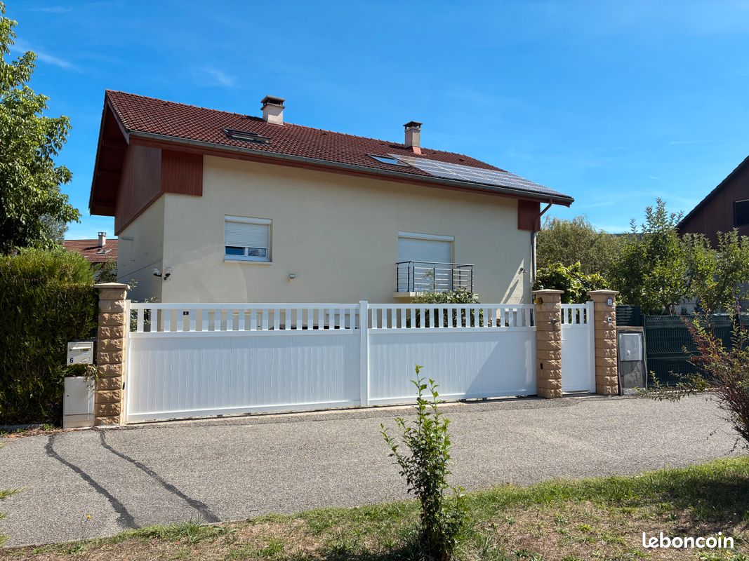 Maison 11 pièces 210 m² · à Saint-Genis-Pouilly · 210 m² · 900 000 €