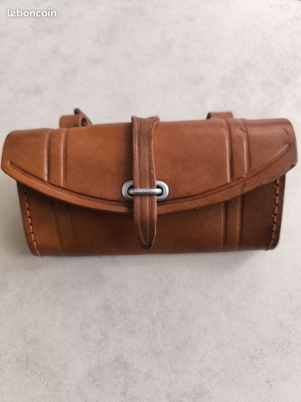 Ancienne Sacoche Cuir Peugeot Pour Outillage Vélo Ou Cyclomoteur (années 1940/50)