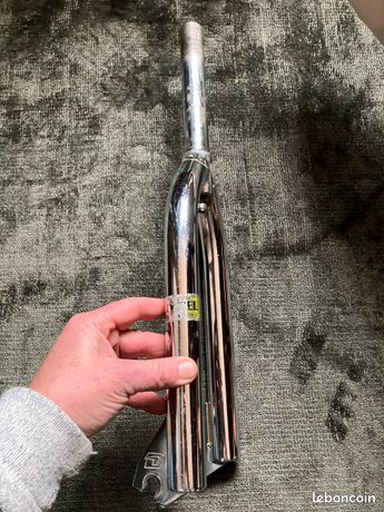 Lampe vintage tactile chromé et verre moulé années 80