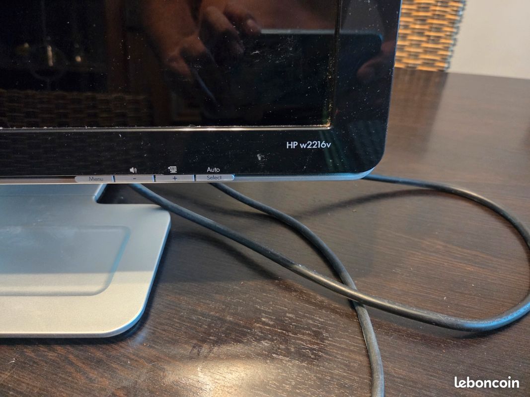 Écran HP w2216v 22 pouces (image 2)
