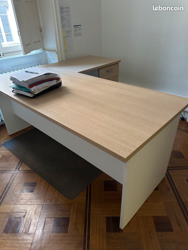 Bureau (image 2)