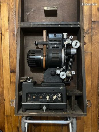 Projecteur de film 16 mm sonore (AP-98-2001) - Collection - Catalogue