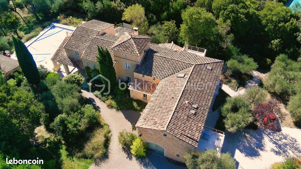 Maison 13 pièces 397 m² · à Uzès · 397 m² · 1 650 000 €
