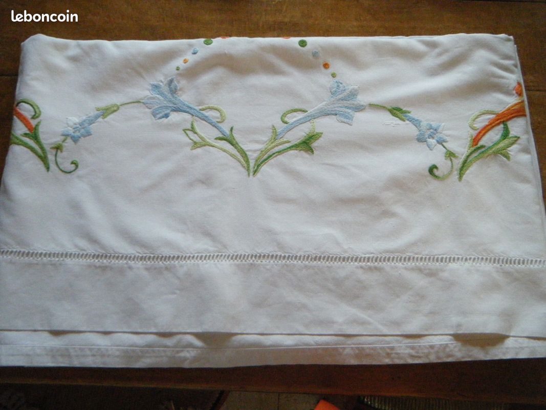 Drap ancien coton brodé main capucines ou liserons (image 3)