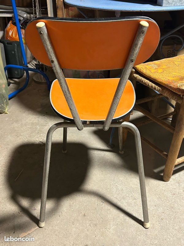 Chaises du XXe siècle en formica