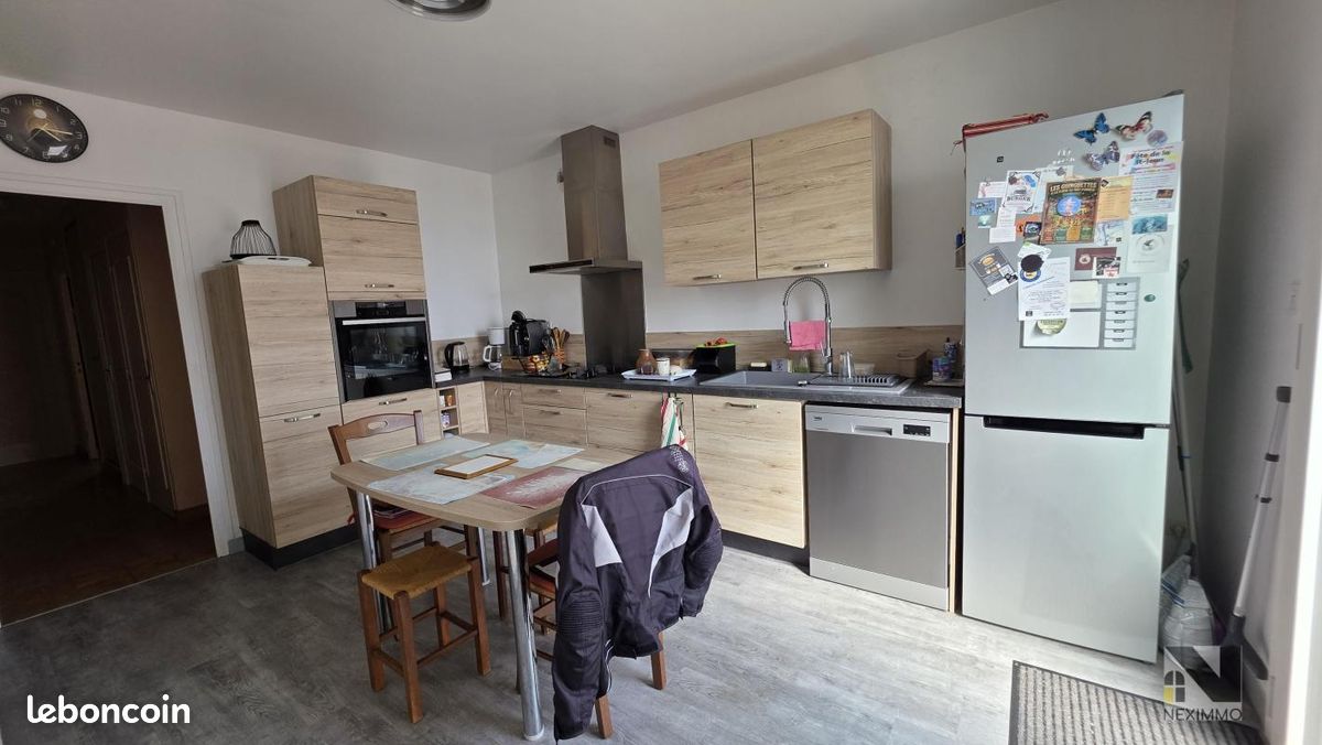 Maison 9 pièces 172 m² · à Le Chalard · 172 m² · 900 €/mois