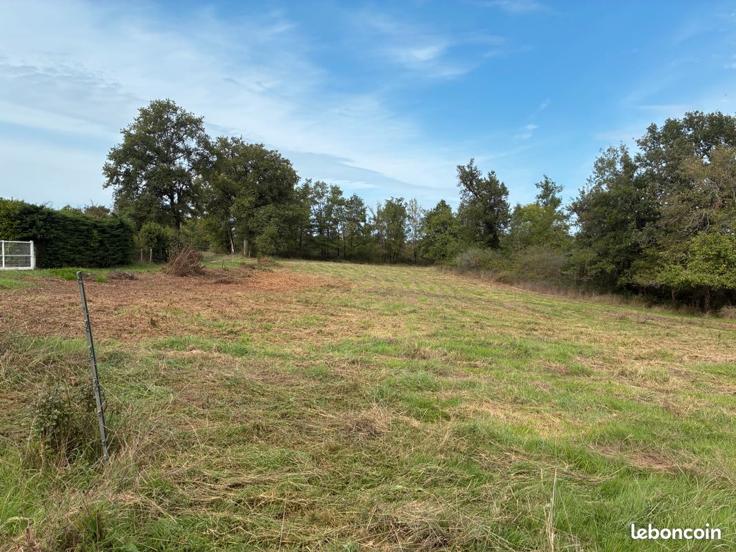 Terrain constructible à l'orée d'un bois à vendre · à Vaunac · 30 000 €