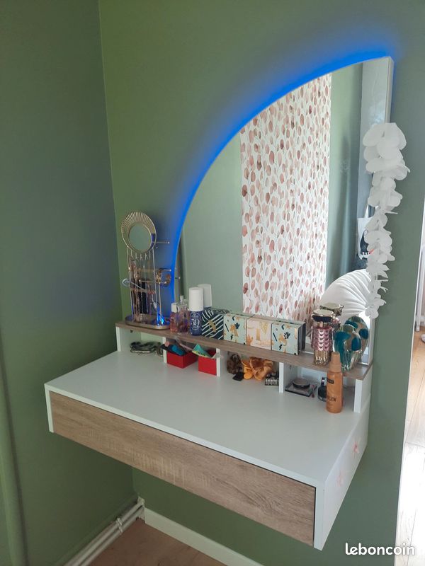 Coiffeuse murale (image 1)