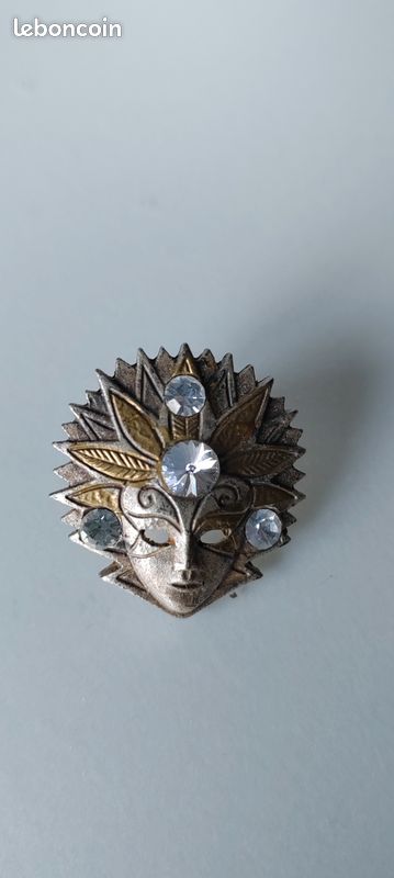Pin's (image 1)