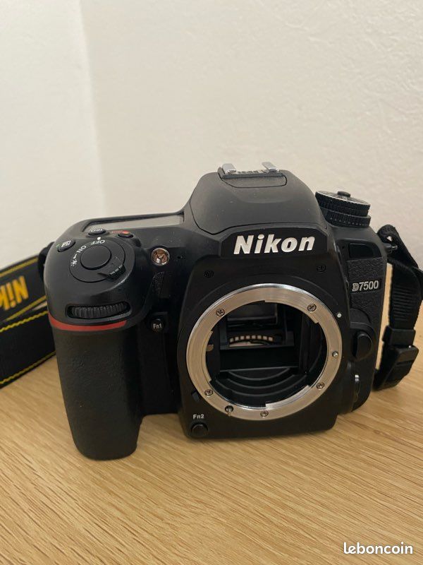Appareil photo NIKON D7500 (image 1)