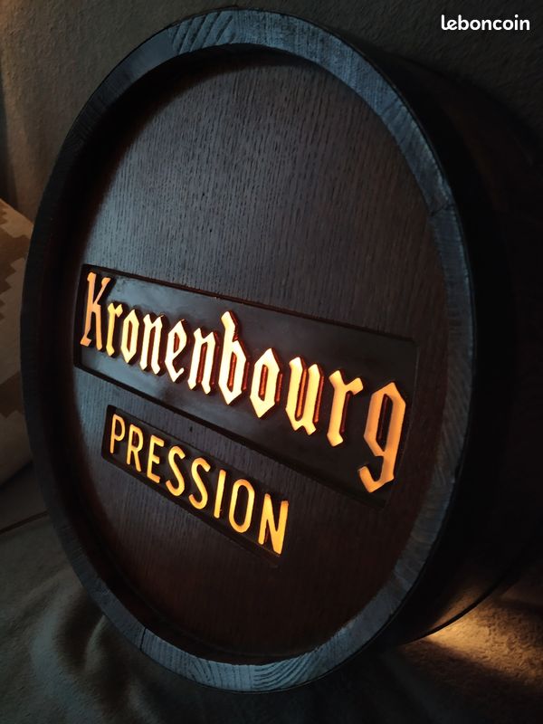 Enseigne lumineuse Bierre Lowenbräu luminaire industriel