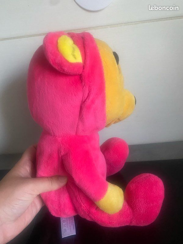 Winnie l’Ourson : peluche rose avec grenouillère 35 cm (image 4)