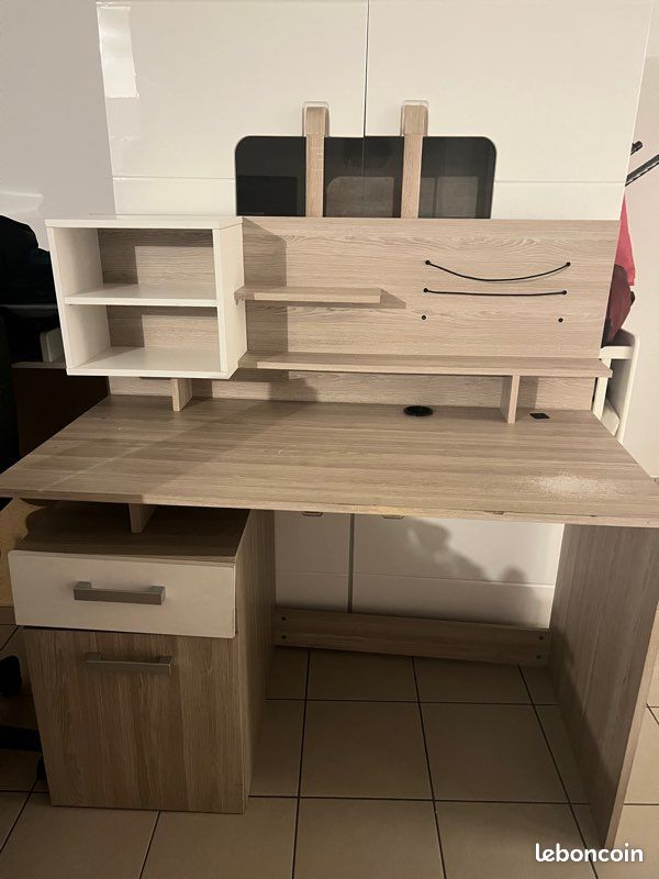 URGENT Bureau fourni avec la chaise (image 5)